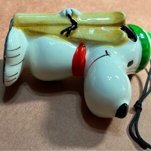 SNOOPY SKIER HOLDING SKIS 3" ORNAMENT